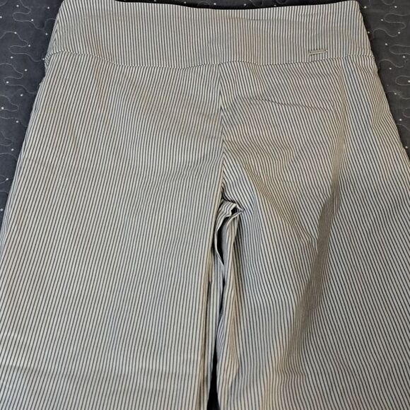 S. C. & Co. striped blue cropped pants size 10 - Picture 6 of 7